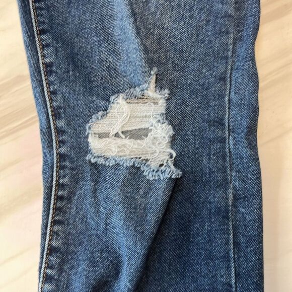 Levi’s | Wedgie Straight High Rise Button Fly Stretch Raw Hem Distressed Jeans - Picture 11 of 11